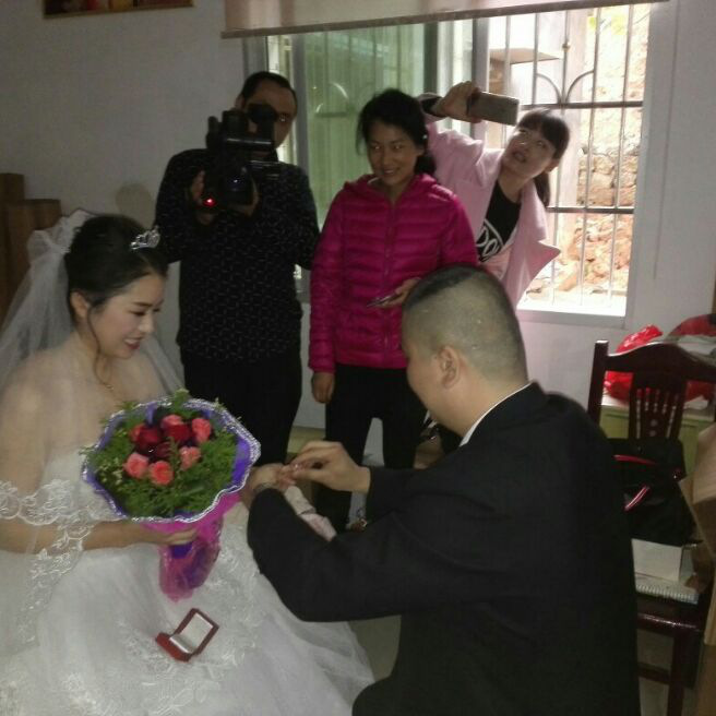 今天是最幸福的一天，刘明桂和马彬大婚祝他们白头到老，永远幸福