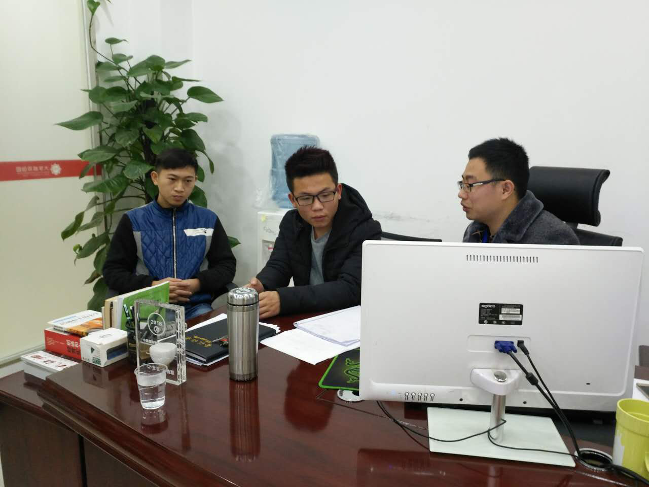 龙总与文林冲交流 