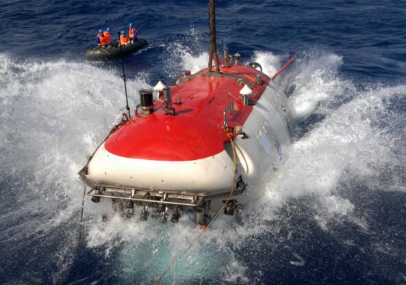 “蛟龙”号在印度洋发现27处海底“黑烟囱”