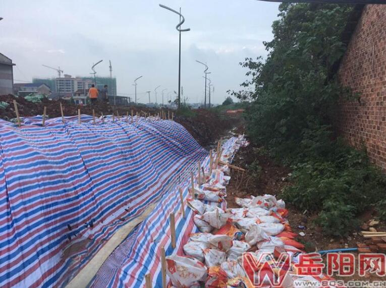 汨罗分流排洪 12小时紧急抢险