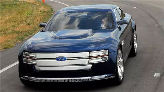 600万的福特豪车，V8发动机+6速手排变速箱，叫板劳斯莱斯