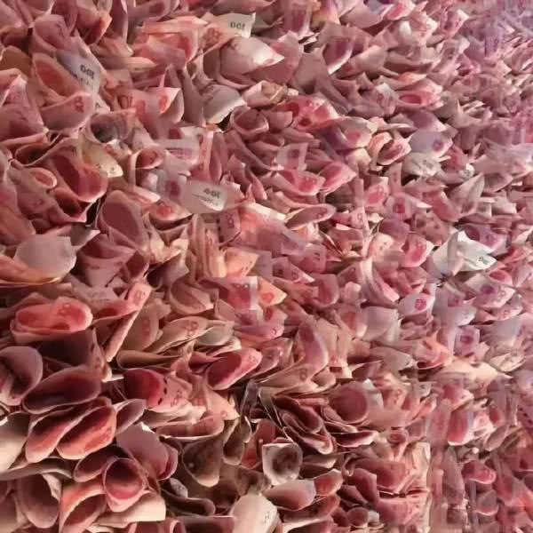 男子用33万现金做成“花”给女友庆生！银行：涉嫌违法
