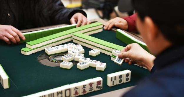 全国性开始打击农村赌博成风现象.