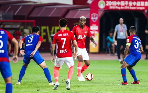 [图]恒大13连胜终结1-1斯威 新国脚一条龙扳平